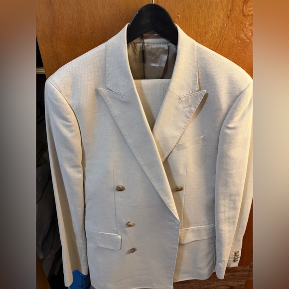Sophisticated Men's Cream Double-Breasted Suit